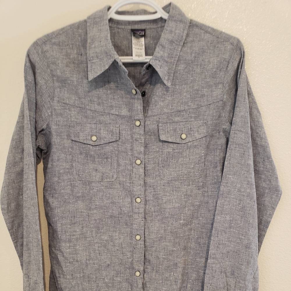 Patagonia Women’s 4 Jean Blue Pearl Snap Hemp Blend Long Sleeve Shirt